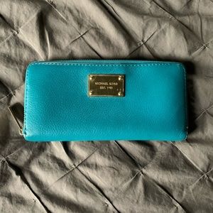 Michael Kors Zip Around Wallet